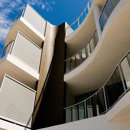 at Marina Shores Airlie Beach Exterior foto The exterior of the building