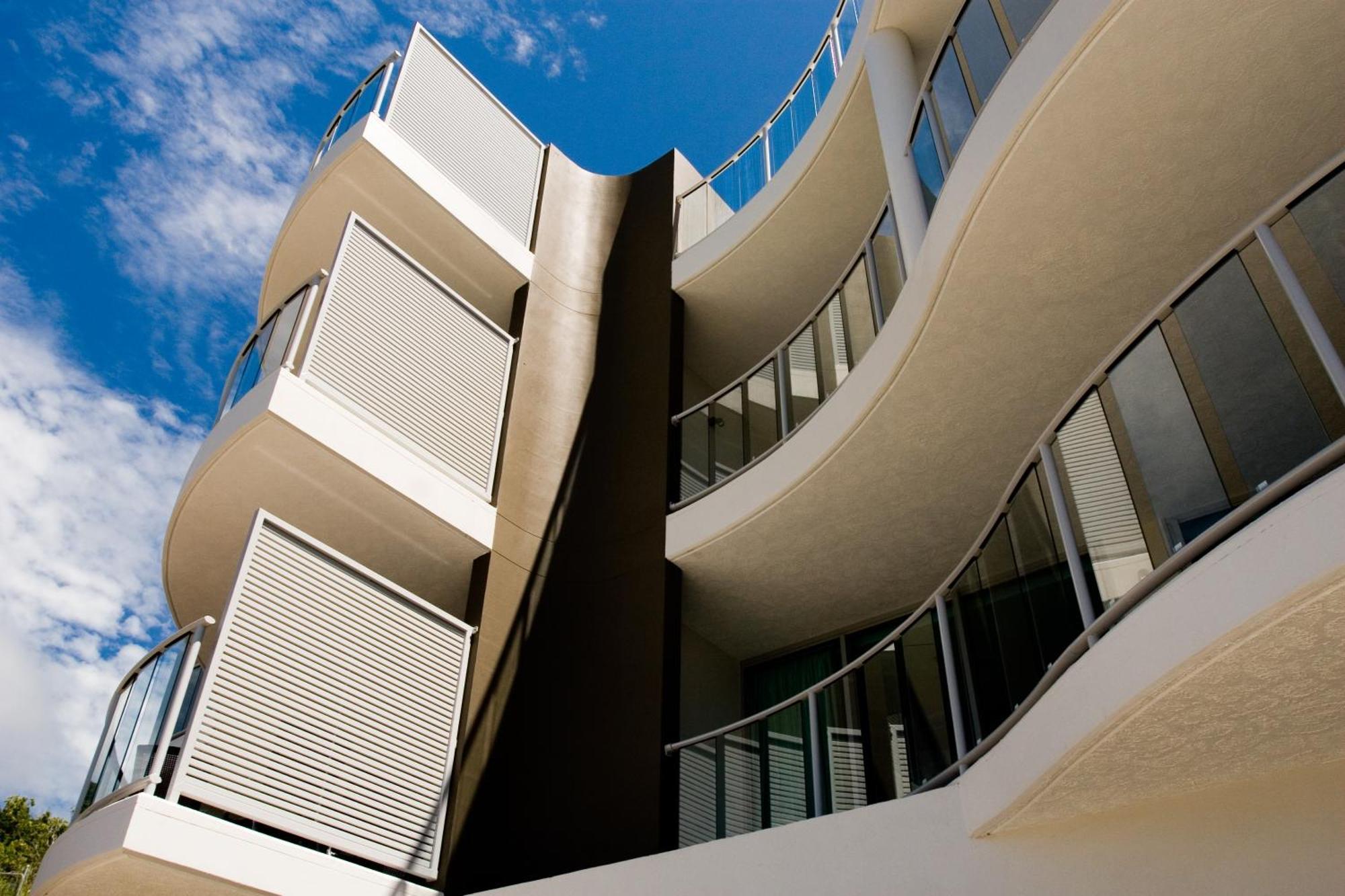 at Marina Shores Airlie Beach Exterior foto The exterior of the building